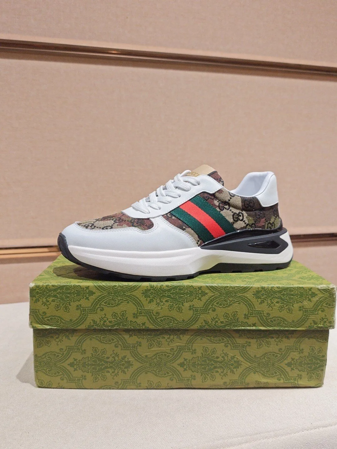Gucci GG Supreme Pattern White Leather and Canvas Low-Top Sneakers for Men